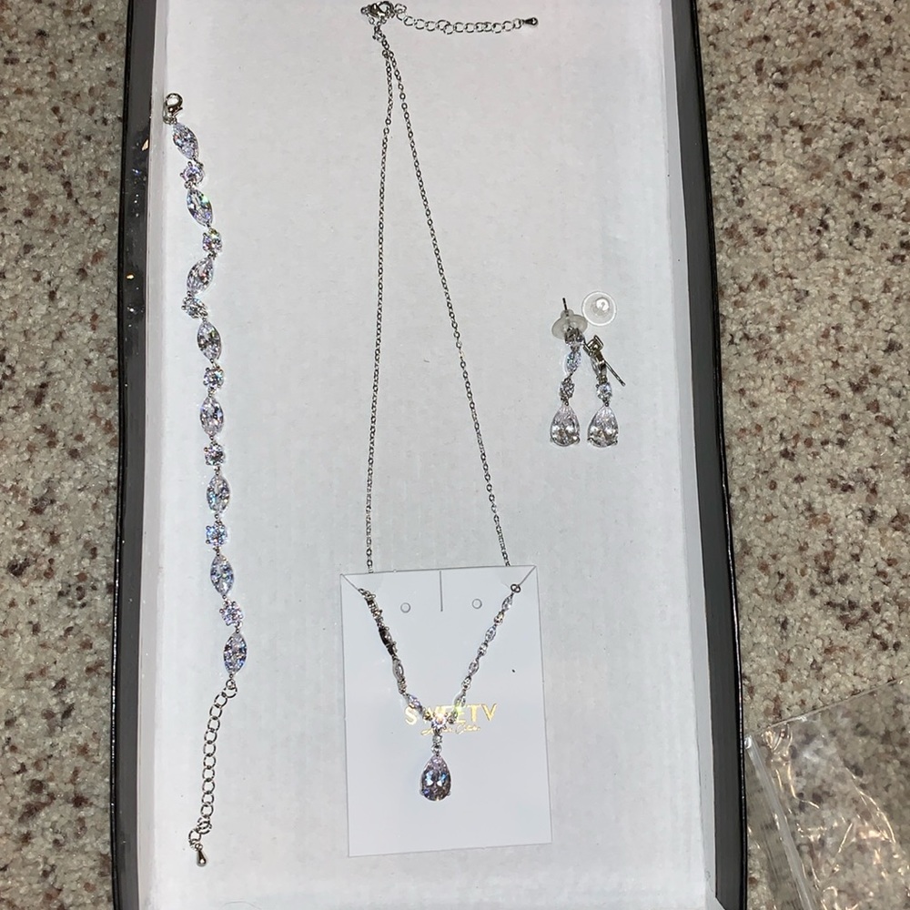 SWEETV Necklace Set